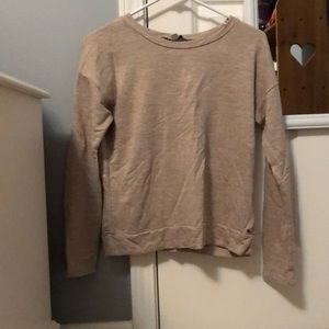 Long sleeve shirt key hole back